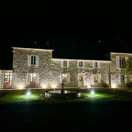 Chateau De Lafont Suites Saint-Vivien  Buitenkant foto
