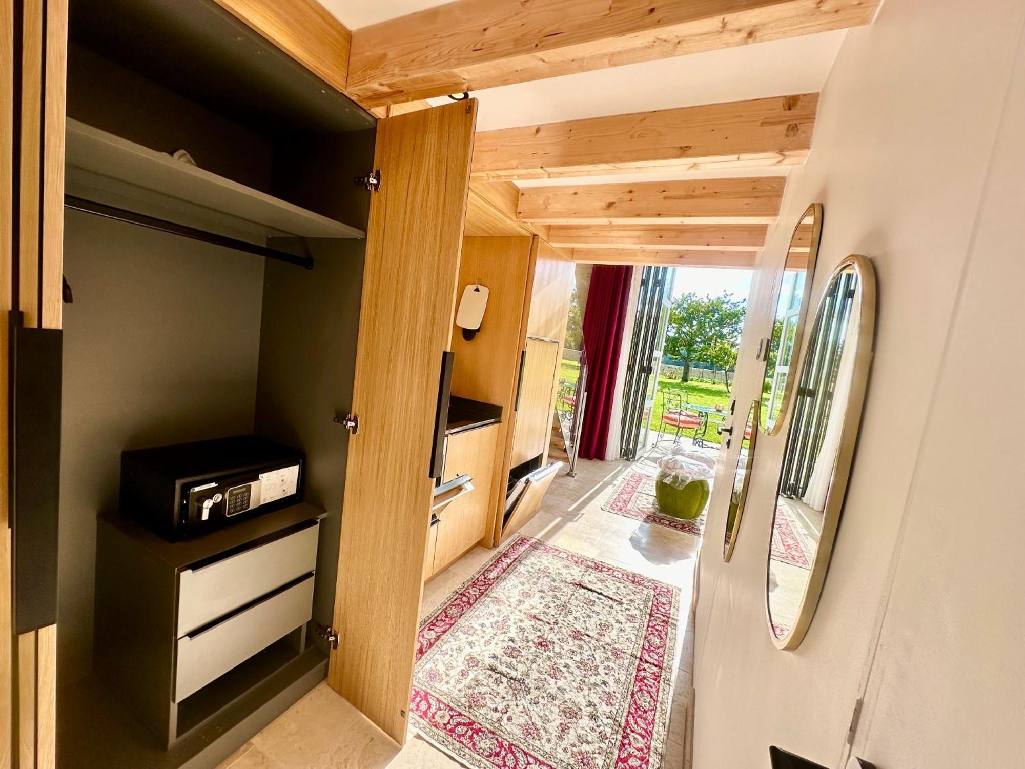 Chateau De Lafont Suites Saint-Vivien  Buitenkant foto