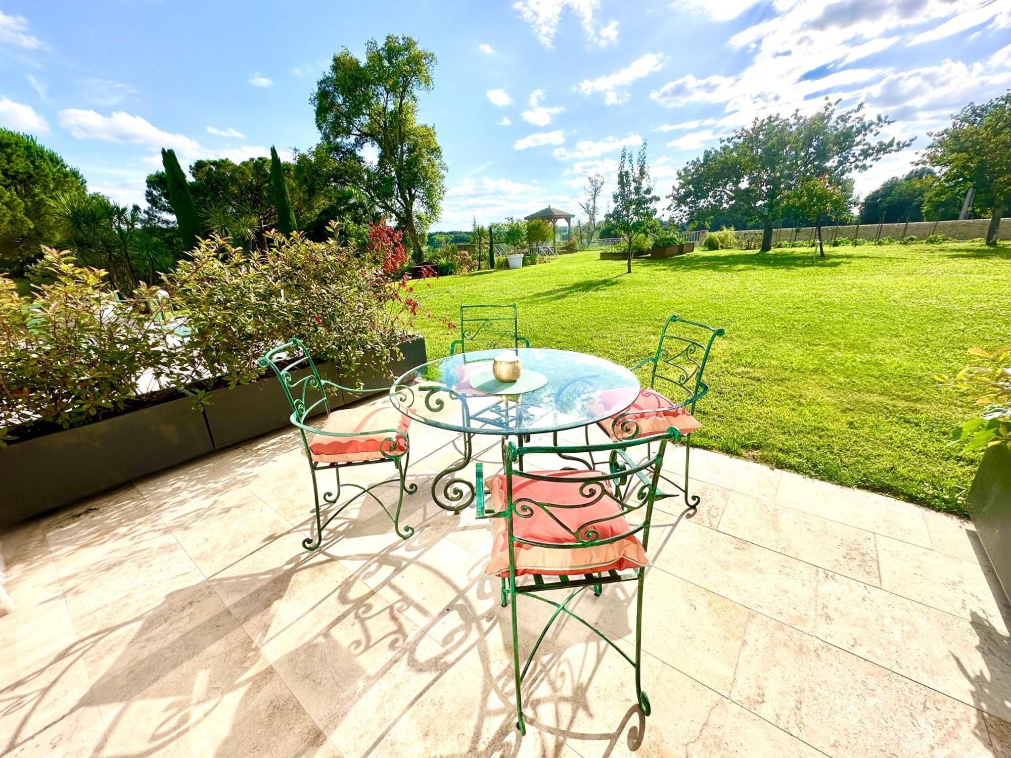 Chateau De Lafont Suites Saint-Vivien  Buitenkant foto
