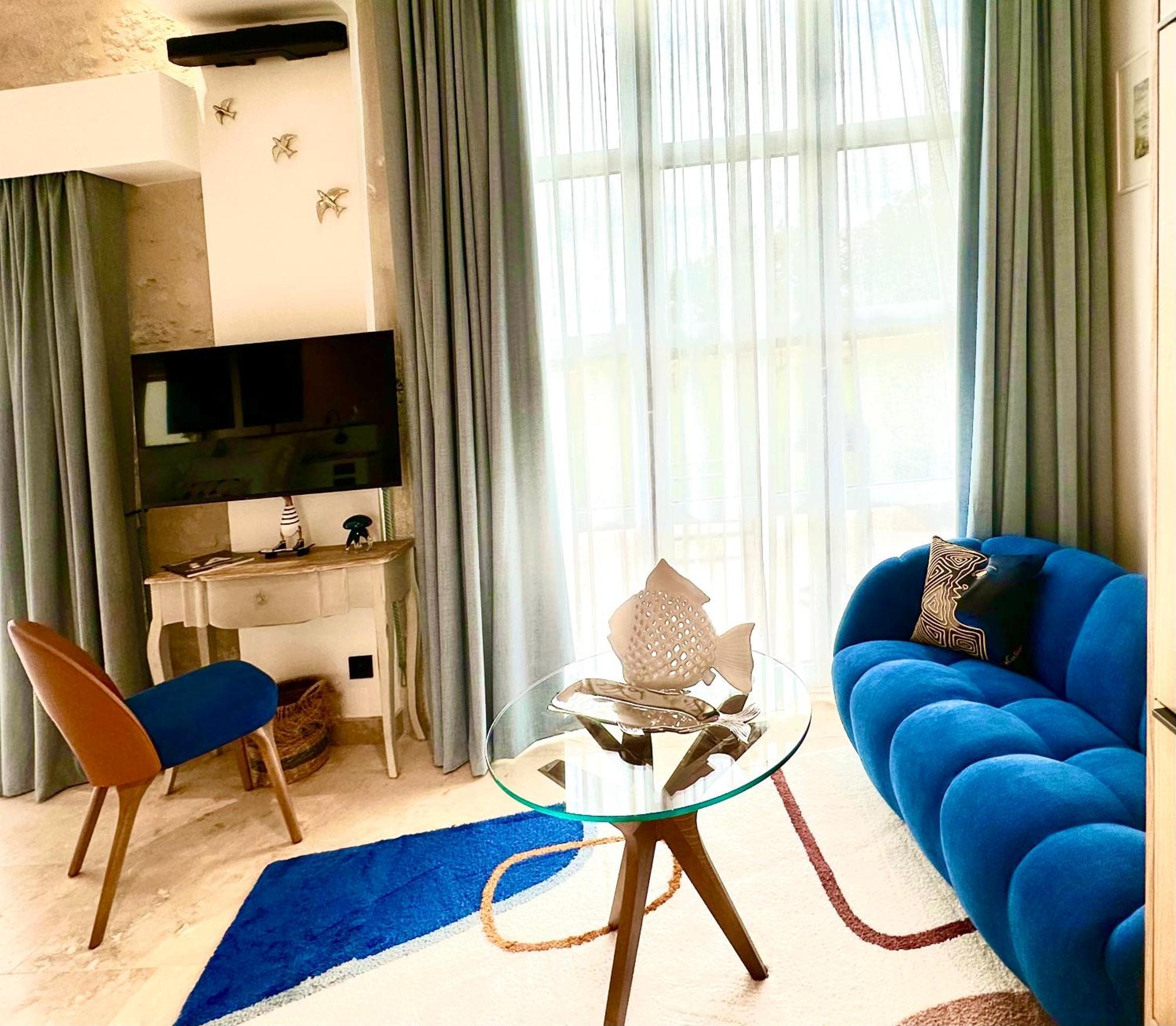 Chateau De Lafont Suites Saint-Vivien  Buitenkant foto