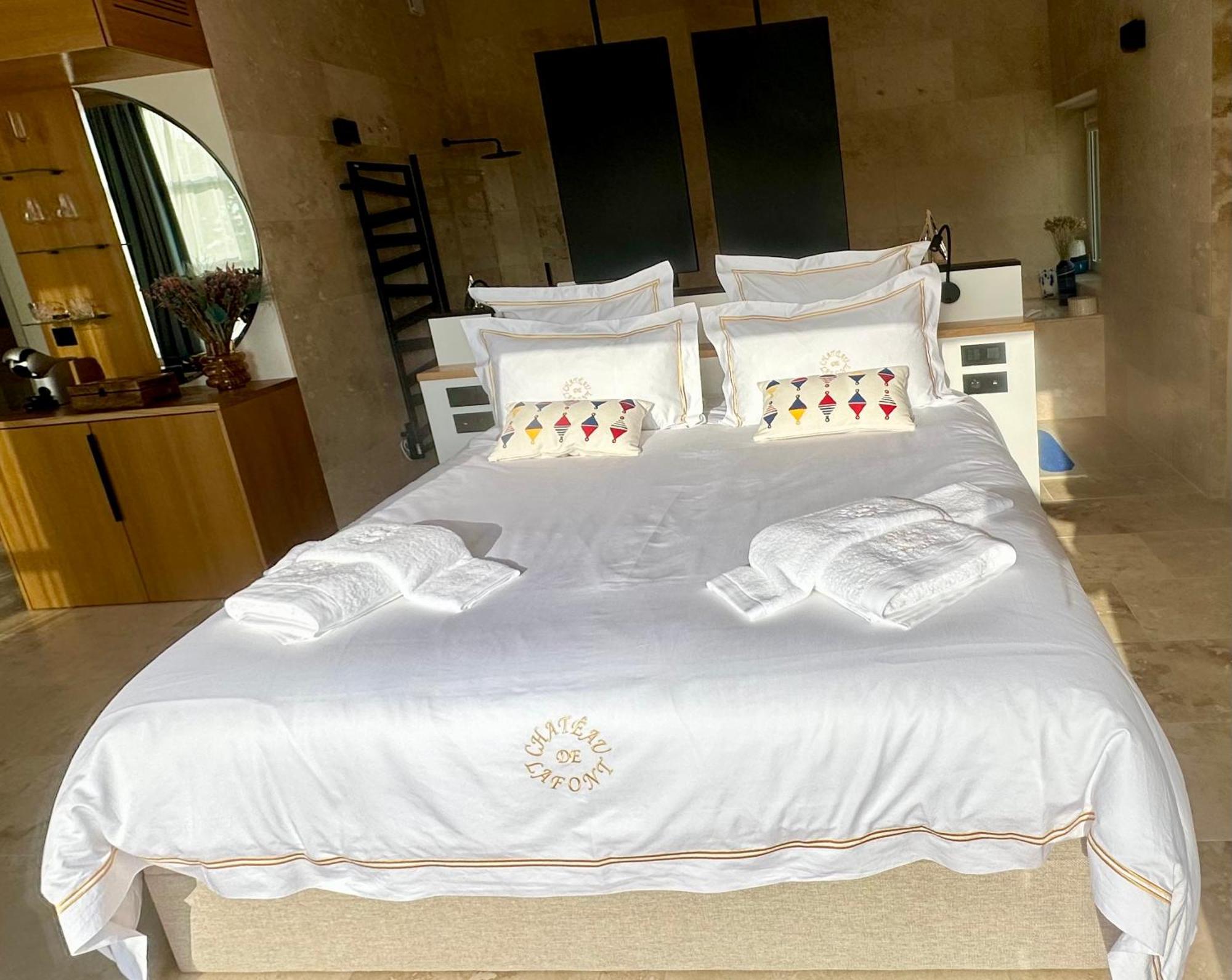Chateau De Lafont Suites Saint-Vivien  Buitenkant foto