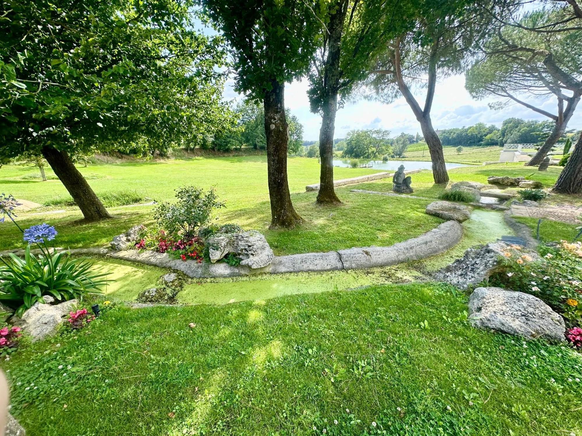 Chateau De Lafont Suites Saint-Vivien  Buitenkant foto