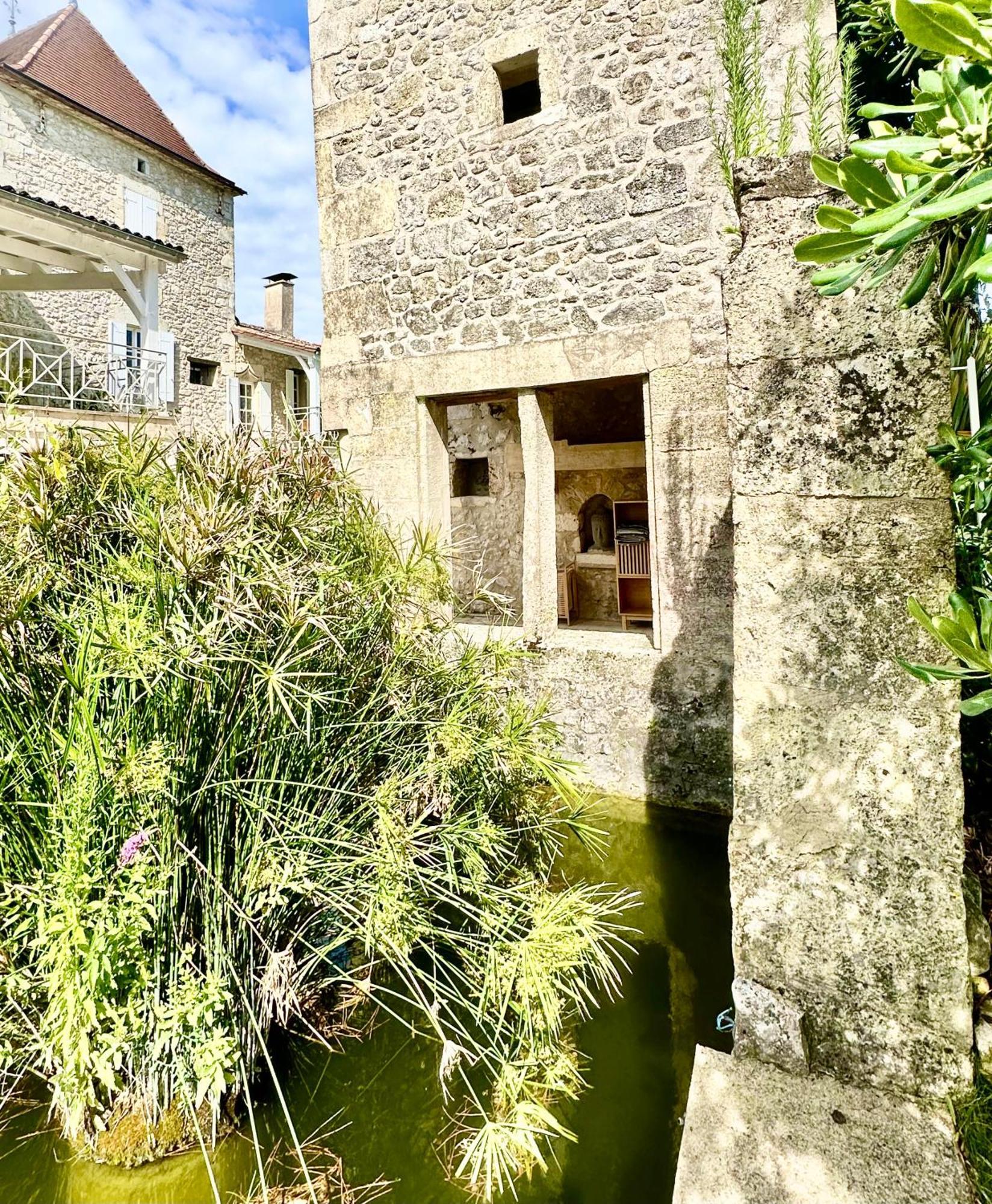 Chateau De Lafont Suites Saint-Vivien  Buitenkant foto